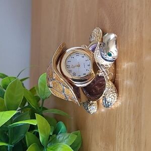 ST Quartz Gold Tone Turtle Tortoise Clock With Rhinestone Detail Japan Movement